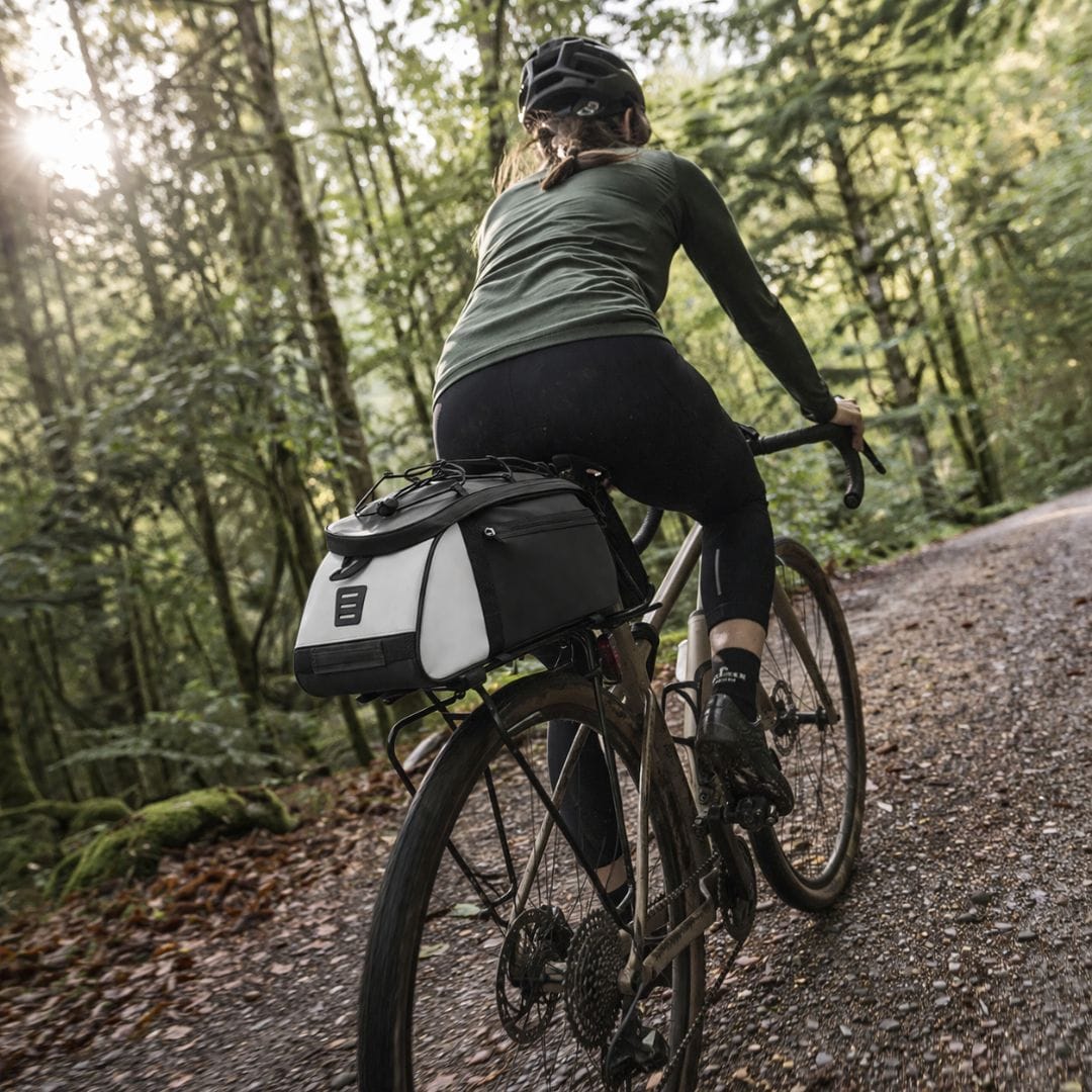 Sacoche rigide vélo porte bagage arrière | 10L
